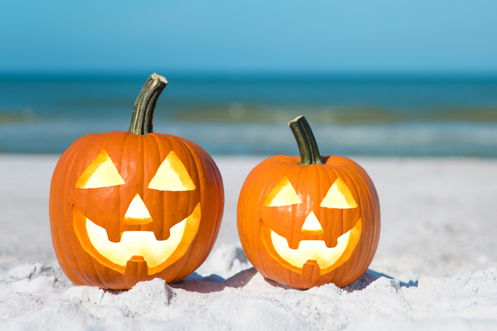 Pumpkin,Jack-o’-lantern,On,The,Beach.,Jack-o-lantern,For,Happy,Halloween.,Autumn