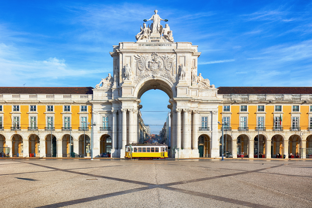 Praca,Do,Comercio,With,Yellow,Tram,,Lisbon,,Portugal